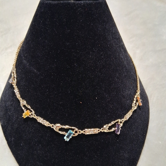 Xp Oro Laminado Elegant Yellow and Blue Necklace with Intricate Details - Picture 4 of 5